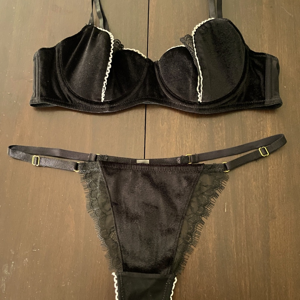 NWOT French Velvet Lingerie Set Black M